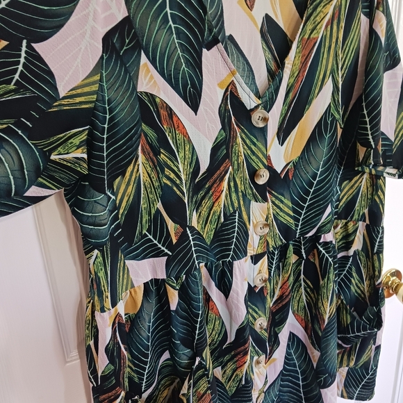Women’s Tropical Ruffle Shift Dress - Picture 2 of 7
